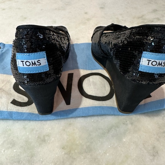 TOMS black sequins & satin wedges - Picture 5 of 7